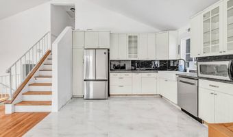17 Stage Rd, Brookfield, CT 06804