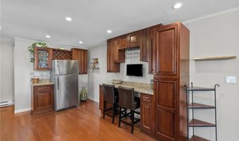 1958 Cranston St, Cranston, RI 02920