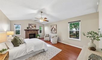 800 Eaglebrooke Dr, Ballwin, MO 63021