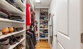 76 Woods Ln, Cranston, RI 02921
