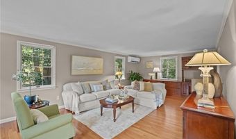 105 LYNN Cir, East Greenwich, RI 02818