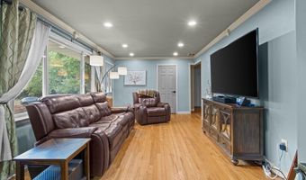 687 Hopping Rd, Belford, NJ 07718