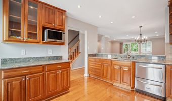 1253 QUAKER HILL Dr, Alexandria, VA 22314