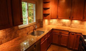 3327 MARTHA CUSTIS Dr 3327, Alexandria, VA 22302