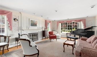 24 Kirkbrae Dr, Lincoln, RI 02865