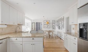45 Meadowbrook Dr, Barrington, RI 02806