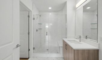 701 N HENRY St 401, Alexandria, VA 22314