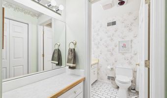 102 Pine Glen Dr, East Greenwich, RI 02818