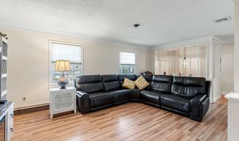 19 Elm St, Beachwood, NJ 08722