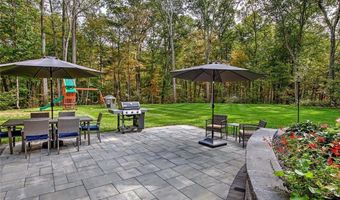 296 Twin Brook Ln, Coventry, RI 02816