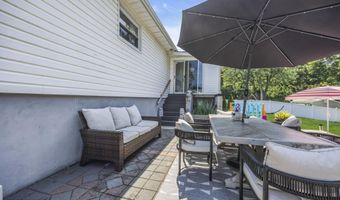 10 Linda Cir, Aberdeen, NJ 07747