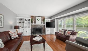 1858 Dougherty Estates Dr, Ballwin, MO 63021