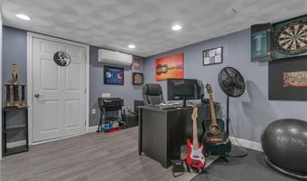 10 Mecca St, North Providence, RI 02904