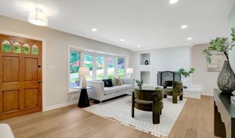 4006 JUSTINE Dr, Annandale, VA 22003