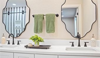 402 SW 11th St, Bentonville, AR 72712