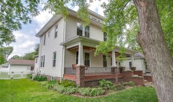 420 N Charles St, Carlinville, IL 62626