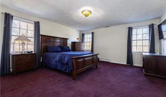 38 Kristen Ln, North Kingstown, RI 02852