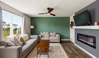 605 Ellis Cir, Adel, IA 50003