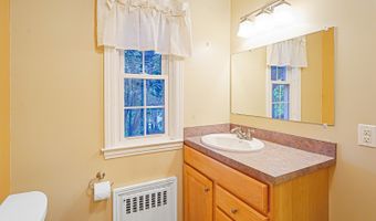 35 Lakewood Cir N, Manchester, CT 06040