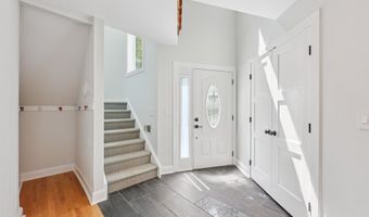 90 Red Hill Rd, Branford, CT 06405