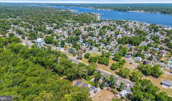 375 E BARNEGAT Ave, Bayville, NJ 08721