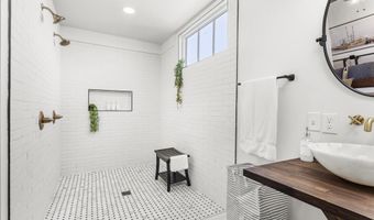 782 Water St, Biloxi, MS 39530