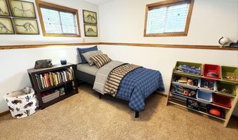 1222 Apollo Ave, Aberdeen, SD 57401