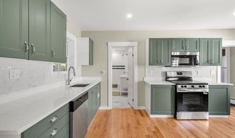 5 Bartlett St, Allenstown, NH 03275