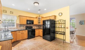 15 Upper Plateau Dr, Alloway, NJ 07462