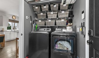 33 Fox Point Ct NE, Ada, MI 49301