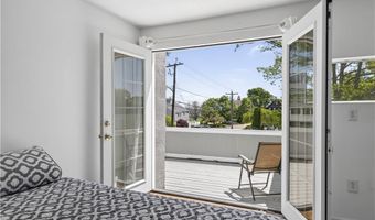 16 Courtway St, Narragansett, RI 02882