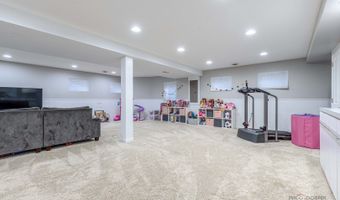 1801 N Dover Ct, Arlington Heights, IL 60004