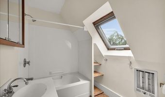 92 Cedar St, Belfast, ME 04915