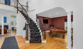 19 Cassandra Ln, North Kingstown, RI 02852