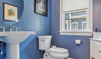 821 GREENWICH Dr, Ambler, PA 19002