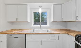 527 Harrison St, Anoka, MN 55303