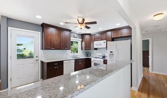 575 Garfield Ave, Belford, NJ 07718