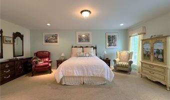 39 Wickendon Ct, Amherst, NY 14221
