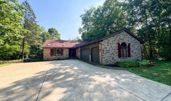 457 E Pioneer Trl, Aurora, OH 44202