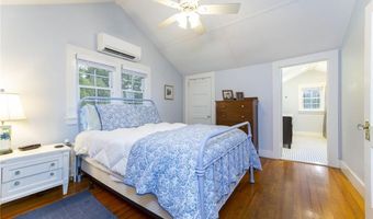 135 Longfellow Rd, Jamestown, RI 02835