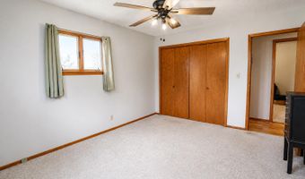 816 12th Ave, Aberdeen, SD 57401