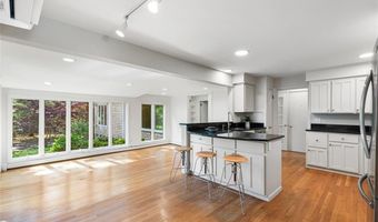 19 Preston Dr, Barrington, RI 02806