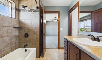 812 S 5th Ave, Brandon, SD 57005