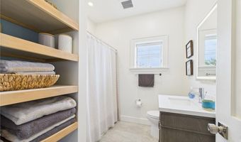 20 E Bowery St 3B, Newport, RI 02840