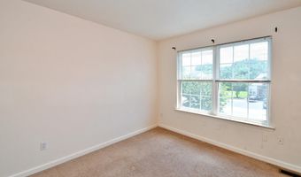 5631 STONECROFT Ln, Allentown, PA 18106