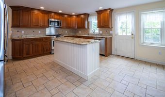153 12th St, Belford, NJ 07718