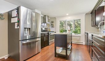 7 Rocky Ledge Dr, Clinton, CT 06413