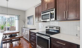 1009 Baileys Grove Dr, Adel, IA 50003