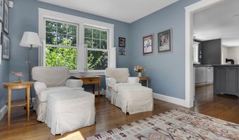 2 Sunnyfield Ln, Falmouth, ME 04105