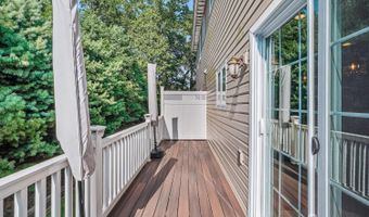 45 White Oak Ln, Aberdeen, NJ 07747